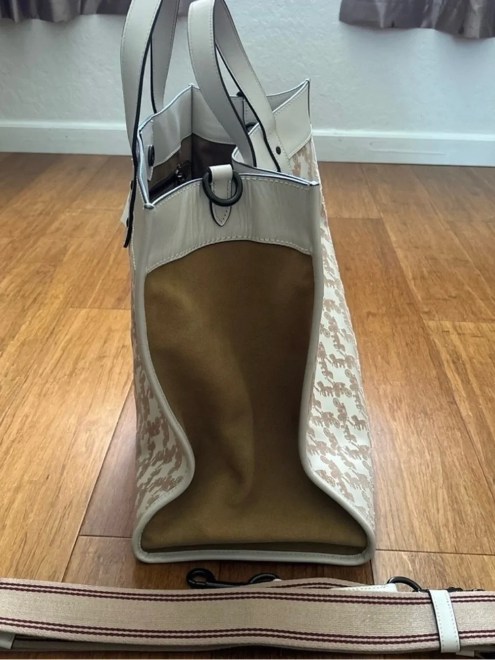 Coach Field Tote Bag 40 With Horse And Carriage Print - Picture 5 of 8